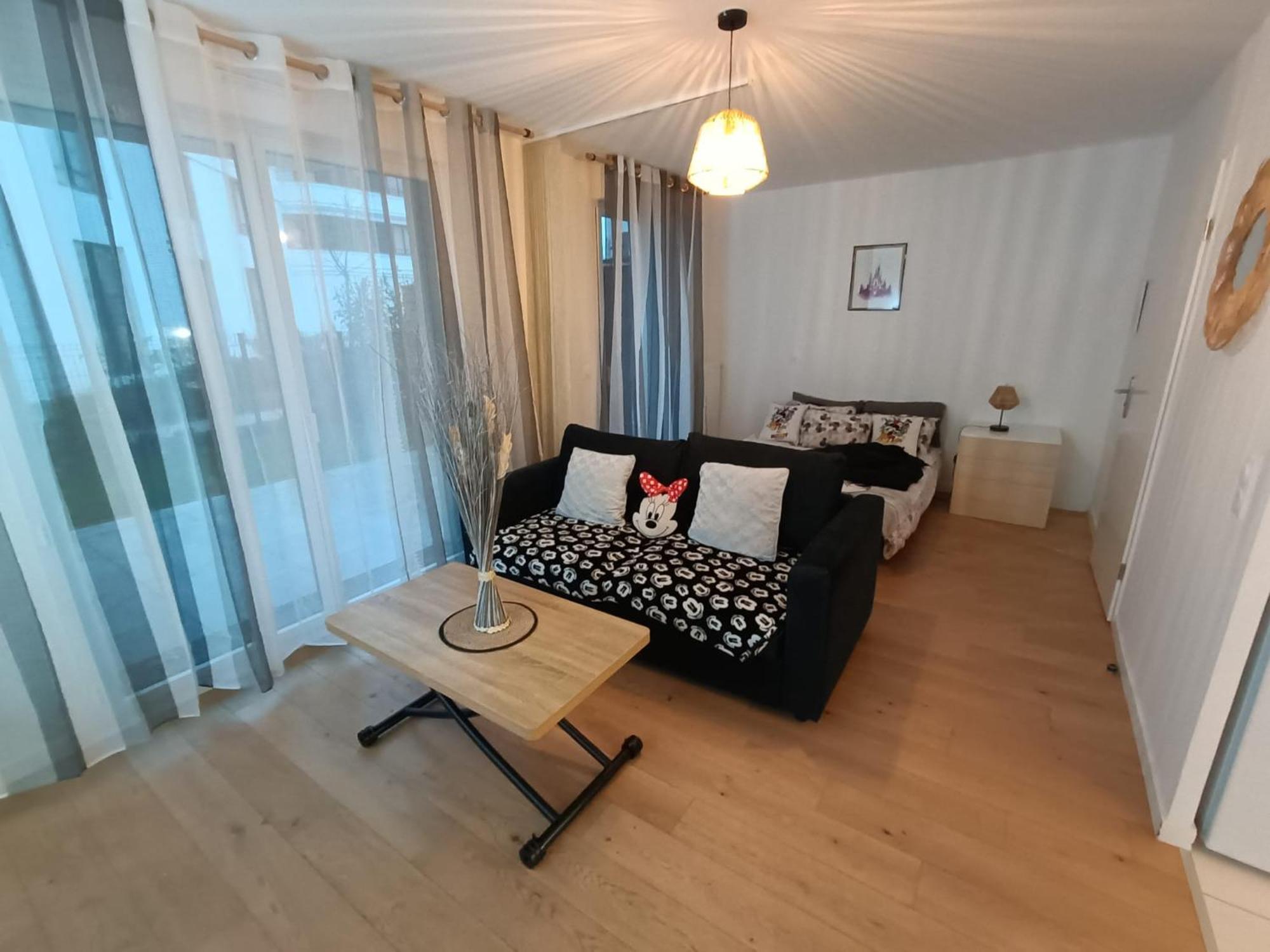 Disney - Paris 5 Min De Disney - Pk Prive Gratuit - 4 Personnes - Terrasse Jardin 쉐시 외부 사진